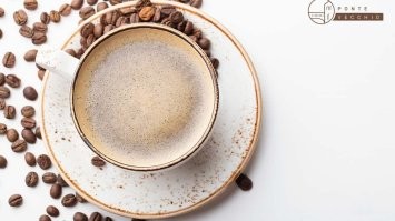 1. Вокруг него построили одноимённое кафе.
2. В новой столовке подали в такой посуде, я реально за салфеткой потянулся, чтобы протереть.