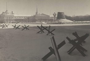 Для сравнения противотанковые ежи, с которыми у волноломов не так уж много общего.