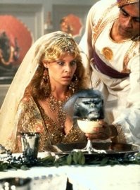 В Таиланде банды обезьян воюют с полицией