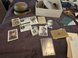 Они до сих пор хранят /хранили свою историю. Это квартиру в Германии недавно разбирали после продажи.