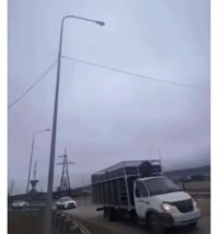 Мне вот интересно, а во сколько обошлась бюджету такая установка камер и прокладка линии питания? 

Это даже на шараш-монтаж, а пипец, какой-то.