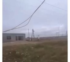 Мне вот интересно, а во сколько обошлась бюджету такая установка камер и прокладка линии питания? 

Это даже на шараш-монтаж, а пипец, какой-то.