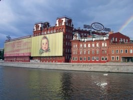 "Красный октябрь"-это не кинотеатр...