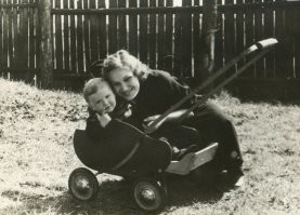 Тёте Гале от Витьки и мамы. Кострома. 1958г.