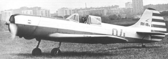 Насчет "боевых самолётов" , которые якобы выделил Покрышкин.
Могу ошибаться, но по-моему в роли наших истребителей снимались учебно-тренировочные ЯКи, скорее всего ЯК-18ПС (разработан 1969 году).

В любом случае фильм отличный, если идёт по телеку  - всегда смотрю.