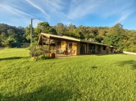 А спутниковый на что? Пинг долговат, но скорость норм. Эта тарелка на крыше и есть он,