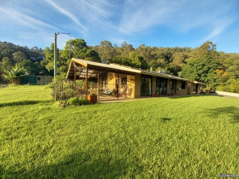 А спутниковый на что? Пинг долговат, но скорость норм. Эта тарелка на крыше и есть он,