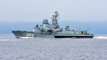 На Оводах никогда не было ГТД . Только три комплекта 507-ых машин .
А вот модернизацию одного из МРК проекта 1234 я вам немного покажу , это "Смерч" , проходил модернизацию на СВРЗ г.Вилючинск в 2017-2019 годах .
И его первое публичное появление на репетиции к дню ВМФ во Владивостоке 2019 года .