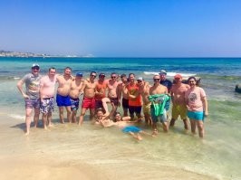 Ну че прикольно) У меня друг организовал мальчишник на Кипре, снял там гостиницу на 20+ чел, а мы сделали одинаковые футболки себе с фотками из жизни, где каждый с виновником торжества)