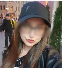 "Вечером парочка завалилась в заведение. Купили две бутылки водки и чебуреки навынос."

А не пил бы - ему бы и в голову не пришло жениться на этой страшиле.