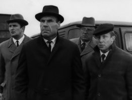 Эти тоже борт ждут.