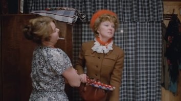 Бабские разборки - классика жанра!