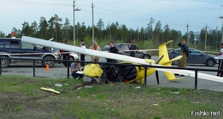 Сдуру можно и х.. сломать. 
Он кончно безопасней вертолётов и самолётов но в основном за счёт того что автожиров в разы меньше.