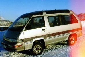 У меня был такой, только 89-92 года. Отличное авто.
Привез с Камчатки в Питер, началась коррозия....