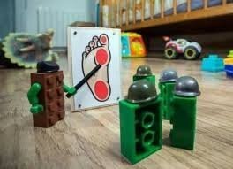 Мужчина собрал ковёр из Lego