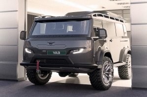 У нынешней Буханки куча других проблем, кроме дизайна. Но, если б с модернизацией потрохов, ещё б более-менее современный (или какой-нить необычный) дизайн прикрутили, было бы неплохо.  
Машина очень  хорошая,  была для своих лет. Да и сейчас не супер плоха. просто надо поработать над качеством производства, надо некоторые узлы уже более современные поставить, надо как-то уже подтянуть машину до уровня современности, а не формашлёпить по чертежам прошлого века, с наплевательским отношением к продукту.. "Итак сойдёт, будет гос заказ, всё равно -купят"