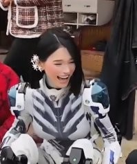 Самая популярная «девушка-робот» в Китае