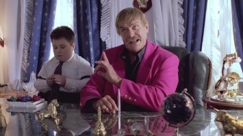 Автомобиль не роскошь, а средство передвижения)) очень давно это реально дизайн...а сейчас просто коробка с колесами..аки смартафоны...90% человеков за глаза хватит за 6-7к позвонить..Дизайн бля...))))