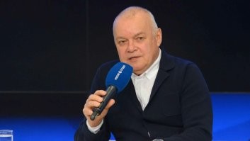 Диму каждый день по ящику показывают