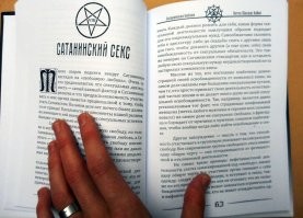Женщина сделала "жуткое" открытие, заглянув под половицы 250-летнего дома