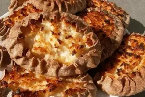 А также привлеките Веру Алентову, она наехала на карельские калитки, когда была в Медвежьегорске на съемках "Любовь и голуби". С тех пор она такая.