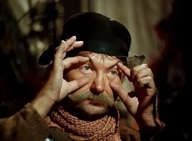 Девушке не понравились её новые брови