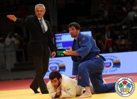 Скажите, а оценка "вазари" в дзюдо тоже считается "странным жестом"?)