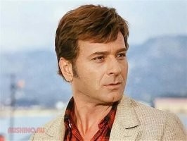 Даги и чечены очень хорошо и практически без акцента говорят по-русски. Азеры чуть похуже, армян вообще не в чем упрекнуть. Вспомните телеведущих армян. Хуже всего среди кавказцев обстоит дело у грузин. Однако вспомним наших артистов. Нас расскачивают. Обратите внимание, дети достаточно хорошо понимают и отвечают по-русски, в их возрасте даже я бы затруднился продолжить некоторые поговорки. Это кому-то надо и это точно не наши.