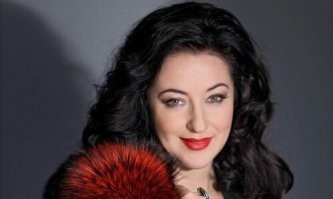 Даги и чечены очень хорошо и практически без акцента говорят по-русски. Азеры чуть похуже, армян вообще не в чем упрекнуть. Вспомните телеведущих армян. Хуже всего среди кавказцев обстоит дело у грузин. Однако вспомним наших артистов. Нас расскачивают. Обратите внимание, дети достаточно хорошо понимают и отвечают по-русски, в их возрасте даже я бы затруднился продолжить некоторые поговорки. Это кому-то надо и это точно не наши.