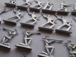 Ну до пенсии как до луны по веревочной лестнице. Да и покупал я сыну когда-то эту хрень. А вот что делать с вот этим....