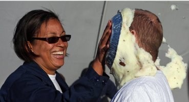 Подача десерта в ресторане с 5-ю звёздами.