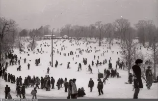 Эххх детство....Зимние покатухи с гор, сейчас не в тренде....