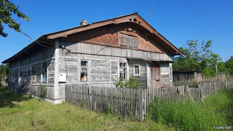 Огонь! Некоторые даже на рабочий стол сохранил. Спасибо. 

1925 - 2023 г.г.
Сфоткал утром когда шел на вокзал в пгт. Смидович (Еврейская автономная область).
Показалась ситуация колоритной