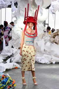 На сколько нужно быть невменяемым, что бы выставлять это "искуством" и "модой" ?