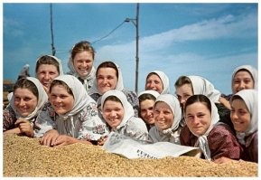 Вот этих нужно показывать , кто кормил, и поил "народ".