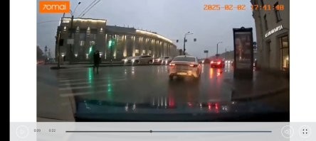 Глаза разуй, ущербный, там до пешехода расстояние до хрена ещё, водитель тут точно не помеха и под нарушение требования "уступи дорогу" точно не попадает.