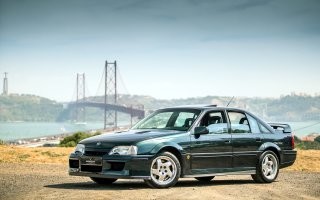 Lotus Omega
Спортивный седан, разработанный Opel в сотрудничестве с Lotus и выпускавшийся в период с 1990 по 1992 год. Создан на базе Opel Omega A, продававшегося в Великобритании как Vauxhall Carlton.