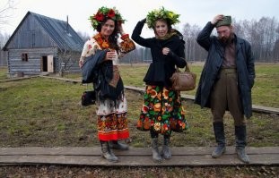 А Ксюшадь вместе с продавцом хлеба за 4к здесь зачем?