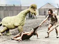 Продуманный чел, за волоса тащит что бы песком не забивалась...