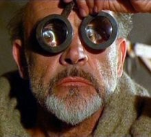 Хитрый аксессуар: как монокль умудрился сохранить позиции даже после появления очков