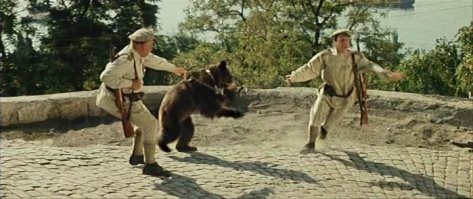 32+ забавных домашних и не очень персонажа, которые устроили драматическое представление при попытке пробраться в дом