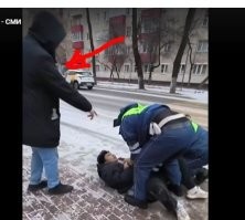 А второго оленя "подсказчика с куем за щекой" че не приняли за компанию?