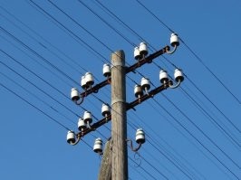 Добавлю, что при внедрении аппаратуры ИКМ 60/120, один такой кабель, заменял полноразмерную воздушно стоечную линию