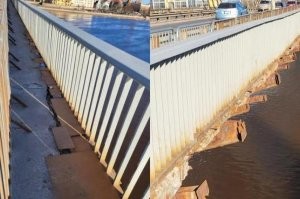 Вантовый мост в Риге. Судя по "пятерке" на черных номерах, только что открыли. А сейчас он разваливается...