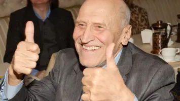 Приревновав любимую сотрудницу караоке-бара, мужчина выстрелил другому клиенту в пах