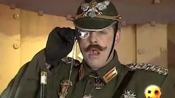 Хитрый аксессуар: как монокль умудрился сохранить позиции даже после появления очков