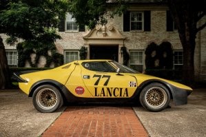 lancia stratos отдаленно напоминает