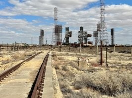 Добавлю (поправлюсь): Габаритно-весовой макет Н-1 на стартовой площадке 110 космодрома Байконур. 1967 год.
На фото - площадка 110.