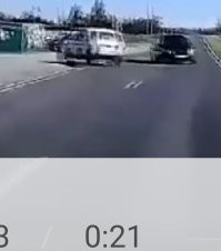 Тут много споров было. 
Если бы, если бы... 

Если бы Гранта тормозила в своей полосе, то или задел бы краем Ниву или вообще бы разминулись.  

Если бы рег не начал уходить на обочину, а тормозил бы в своей полосе, то удар бы был касательный, а не лобовой.  Больше шансов выжить. 

Но создал всю эту ситуацию нивовод.