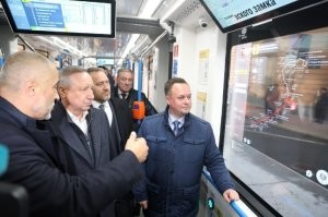 В Питере ещё в ноябре 2023-го трамвай "Достоевский" запустили с сенсорным дисплеем.